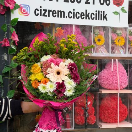 Karışık Renkli Bahar Çiçeği Aranjmanı